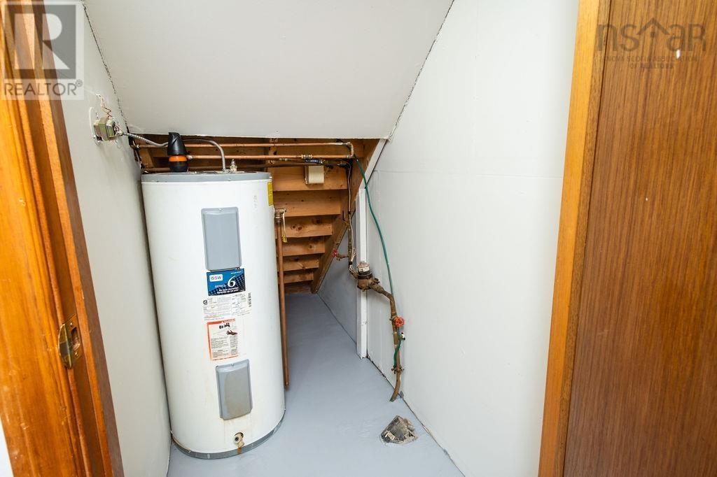 Property 14 of 24 of 704 Queen Street