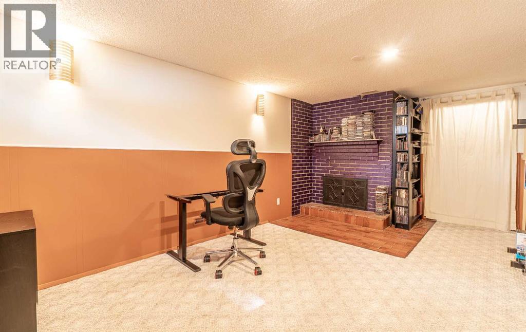 Single Family House Bungalow for Sale in  Valiant Drive NW Varsity Calgary 
