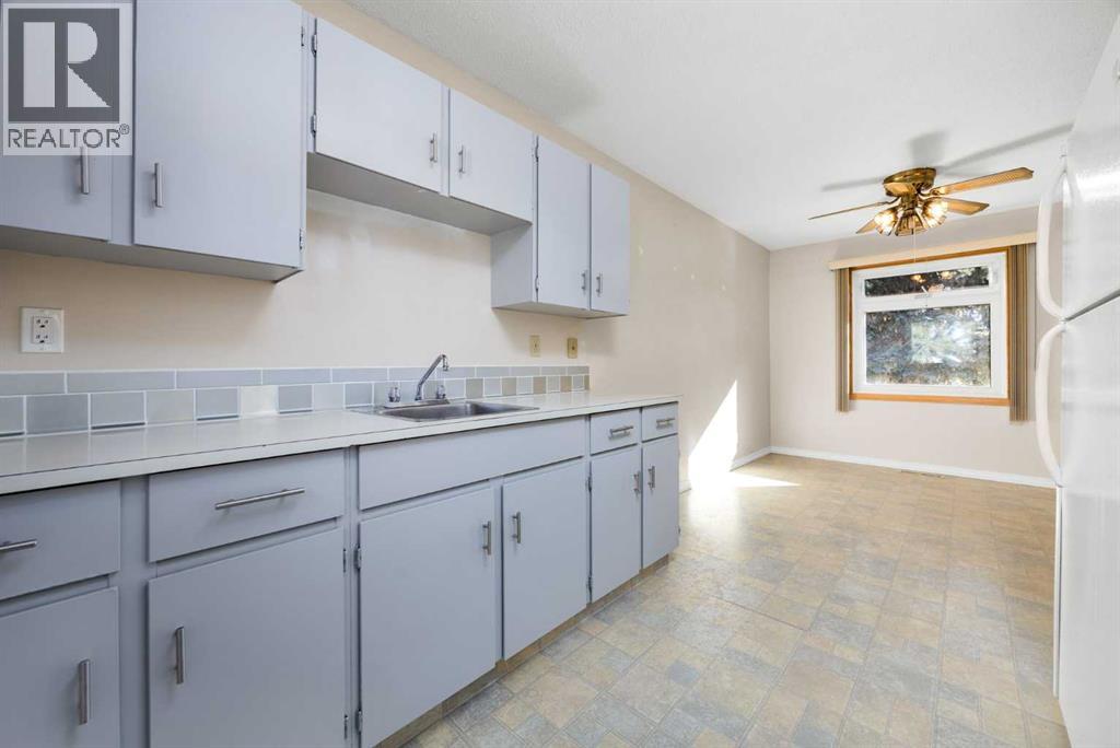 Single Family House Bungalow for Sale in  Hunterbow Crescent NW Huntington Hills Calgary 