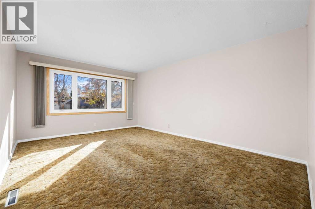 Single Family House Bungalow for Sale in  Hunterbow Crescent NW Huntington Hills Calgary 
