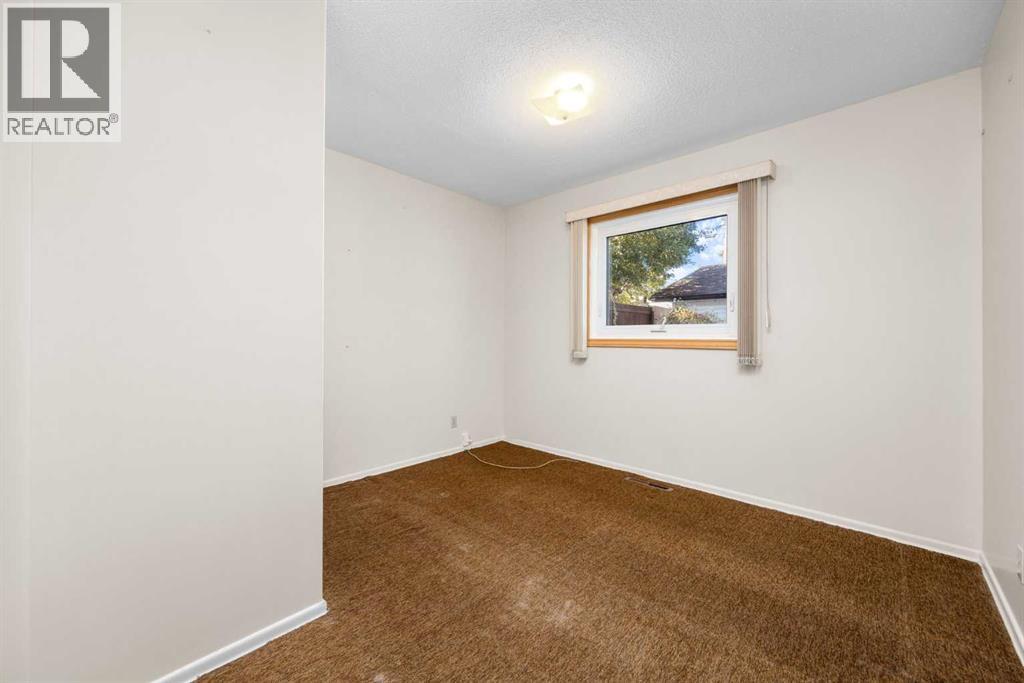 Single Family House Bungalow for Sale in  Hunterbow Crescent NW Huntington Hills Calgary 