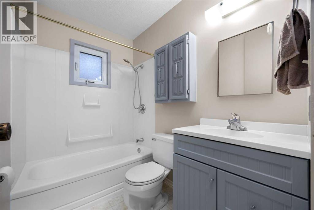 Single Family House Bungalow for Sale in  Hunterbow Crescent NW Huntington Hills Calgary 