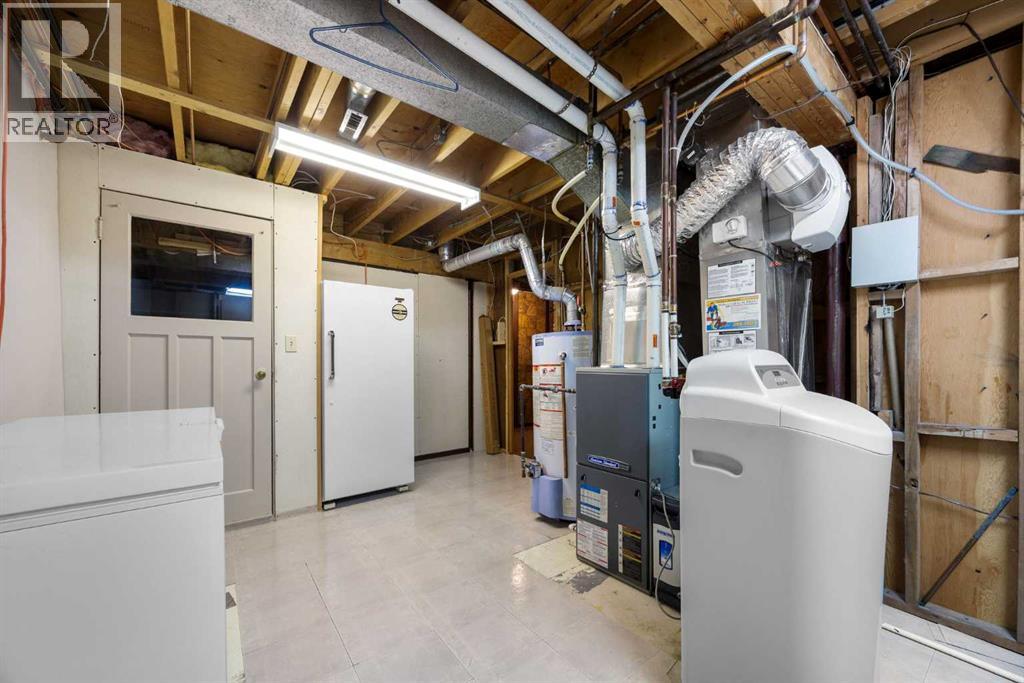 Single Family House Bungalow for Sale in  Hunterbow Crescent NW Huntington Hills Calgary 