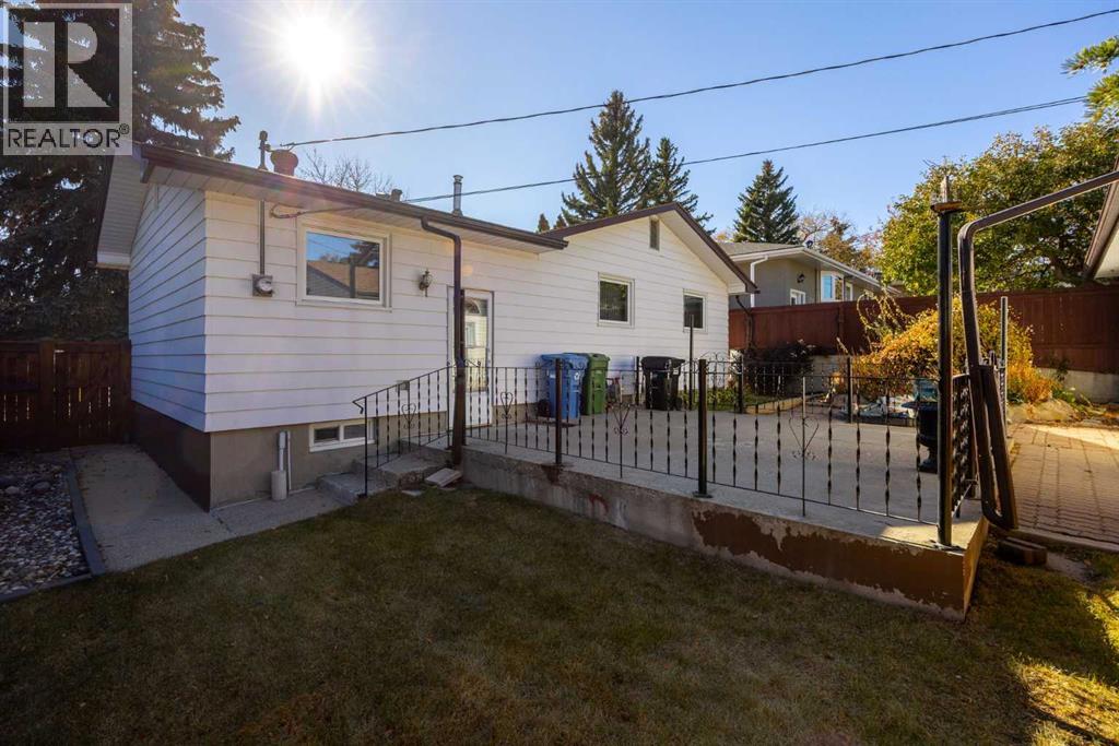 Single Family House Bungalow for Sale in  Hunterbow Crescent NW Huntington Hills Calgary 