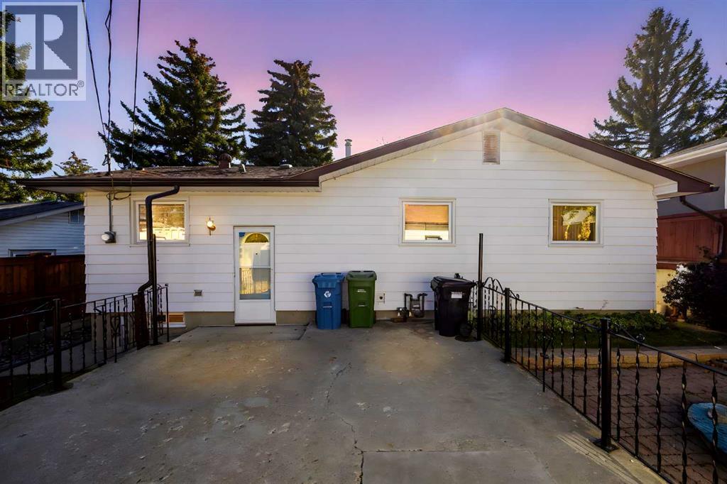 Single Family House Bungalow for Sale in  Hunterbow Crescent NW Huntington Hills Calgary 