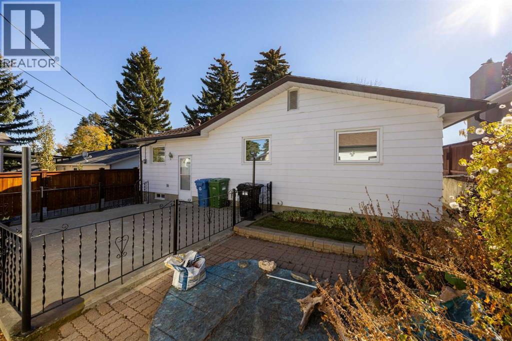 Single Family House Bungalow for Sale in  Hunterbow Crescent NW Huntington Hills Calgary 