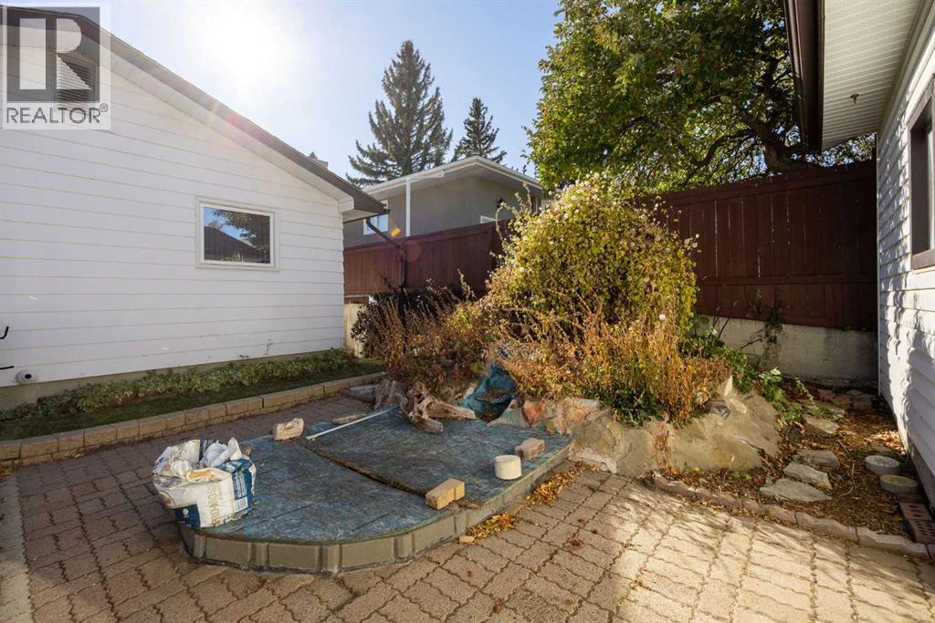 Single Family House Bungalow for Sale in  Hunterbow Crescent NW Huntington Hills Calgary 