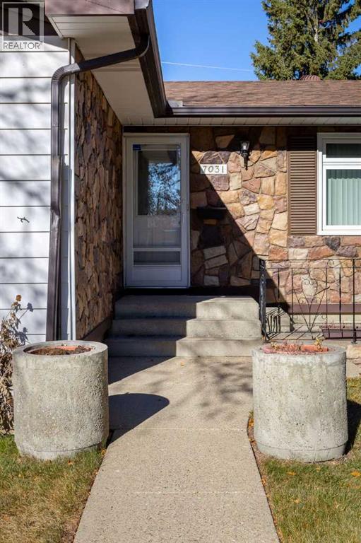 Single Family House Bungalow for Sale in  Hunterbow Crescent NW Huntington Hills Calgary 