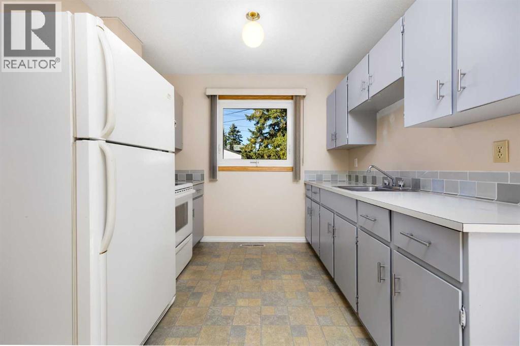 Single Family House Bungalow for Sale in  Hunterbow Crescent NW Huntington Hills Calgary 