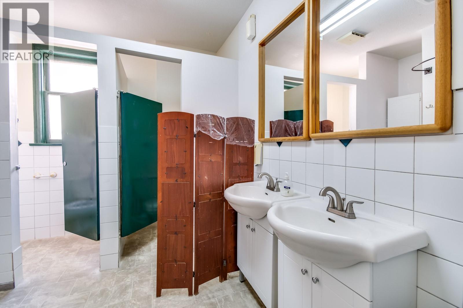  730 Bernard Avenue, Kelowna