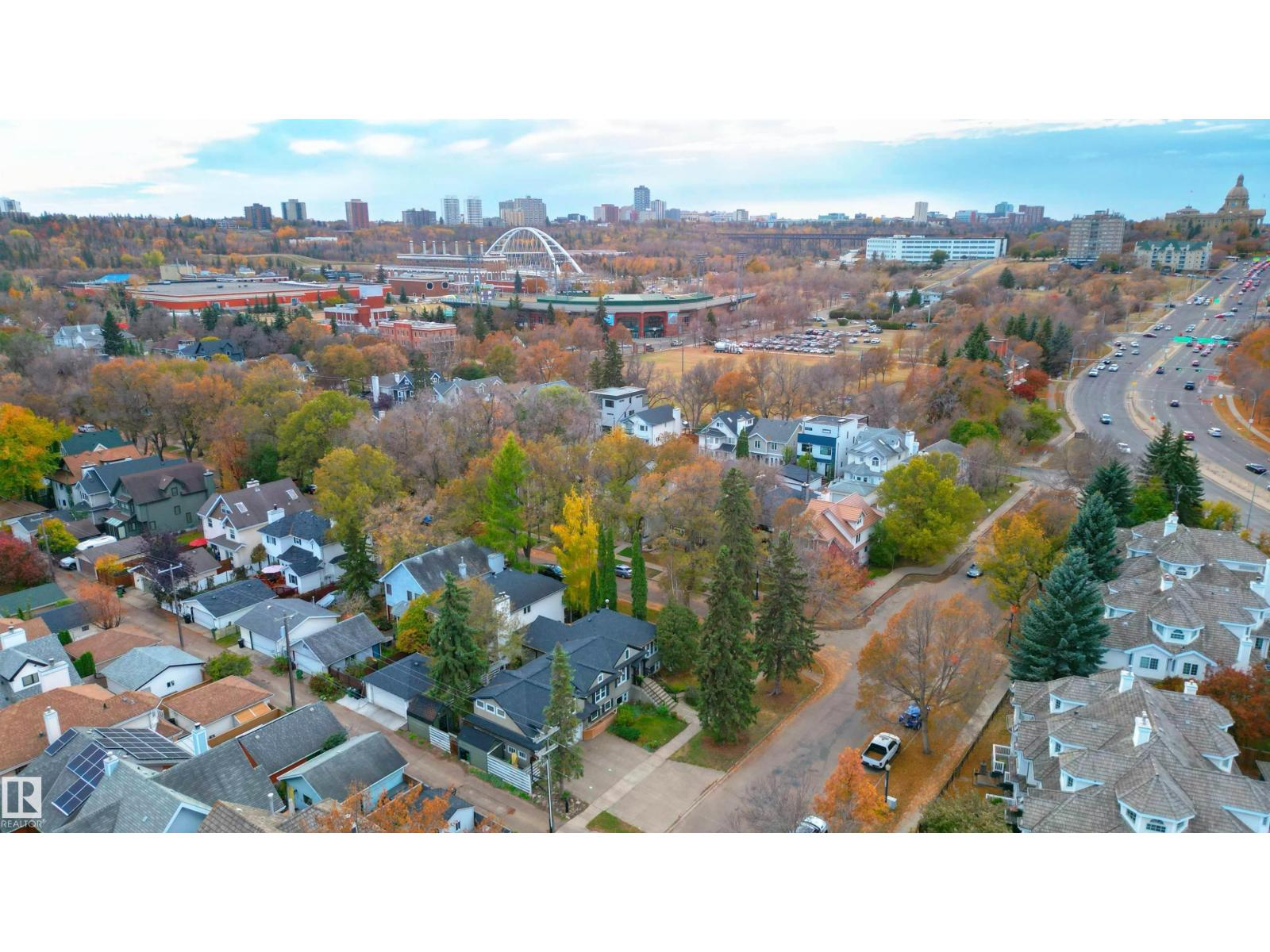 10015 97 AV NW, Edmonton