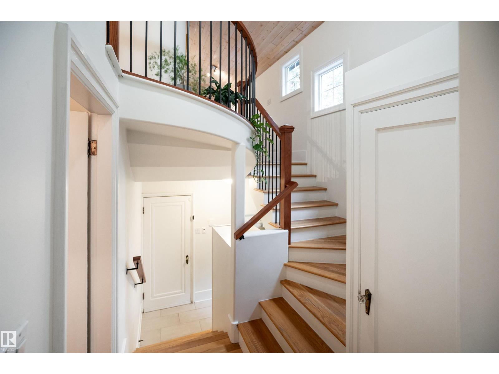 10015 97 AV NW, Edmonton