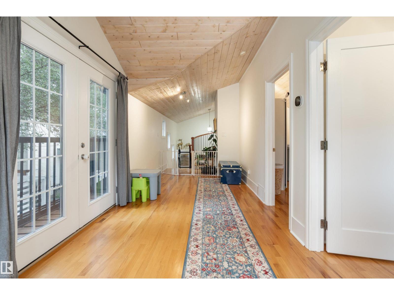 10015 97 AV NW, Edmonton