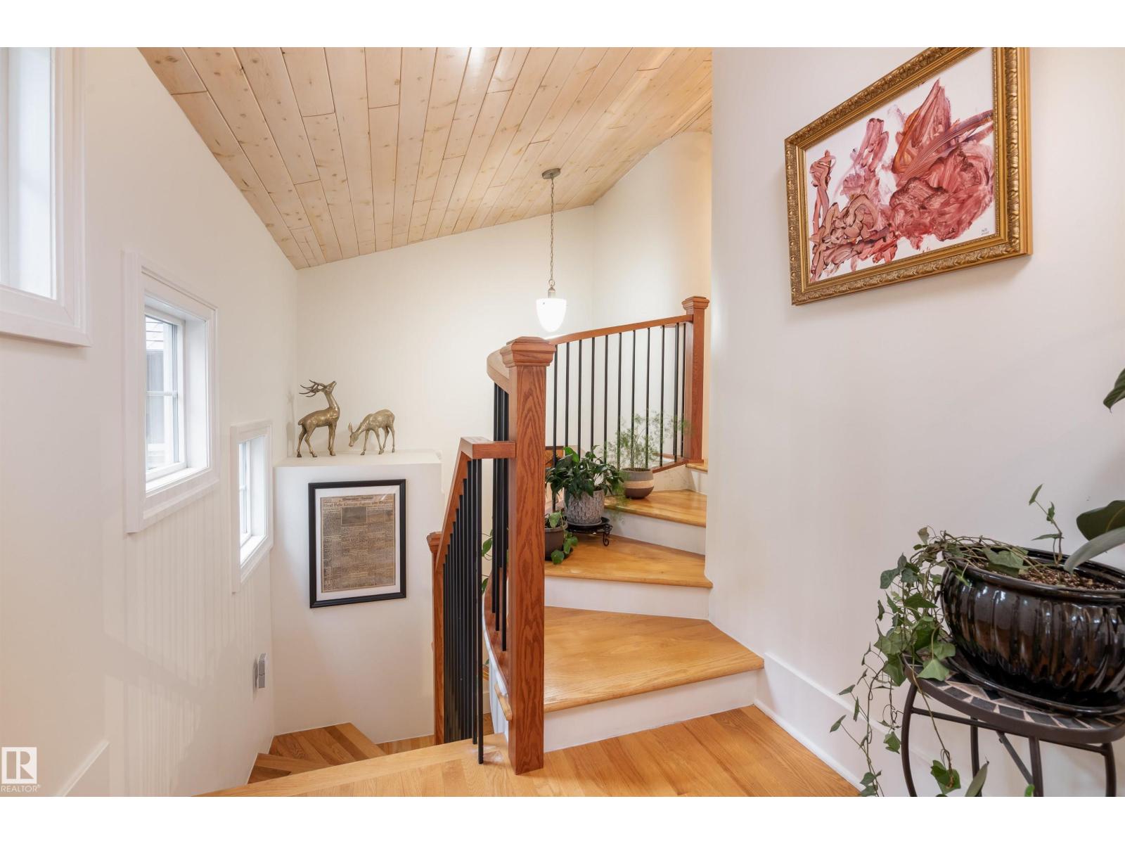 10015 97 AV NW, Edmonton