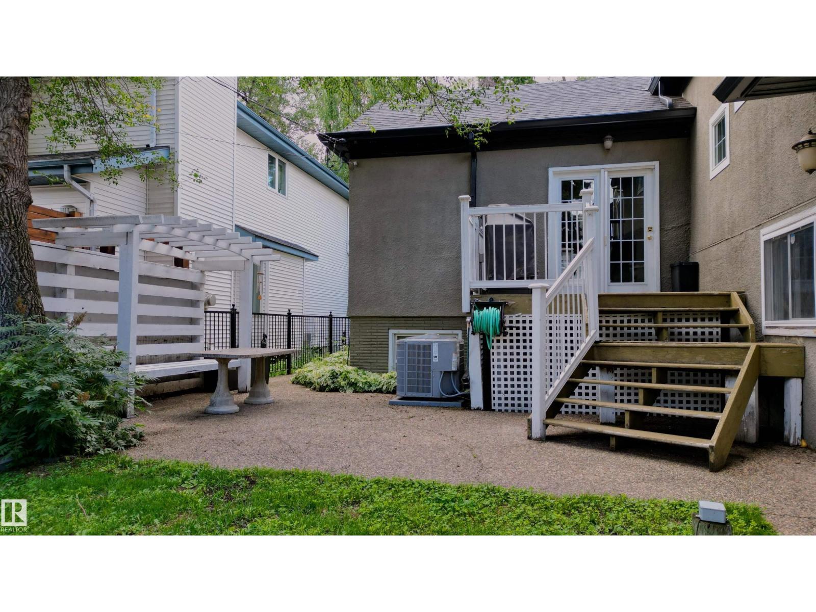 10015 97 AV NW, Edmonton