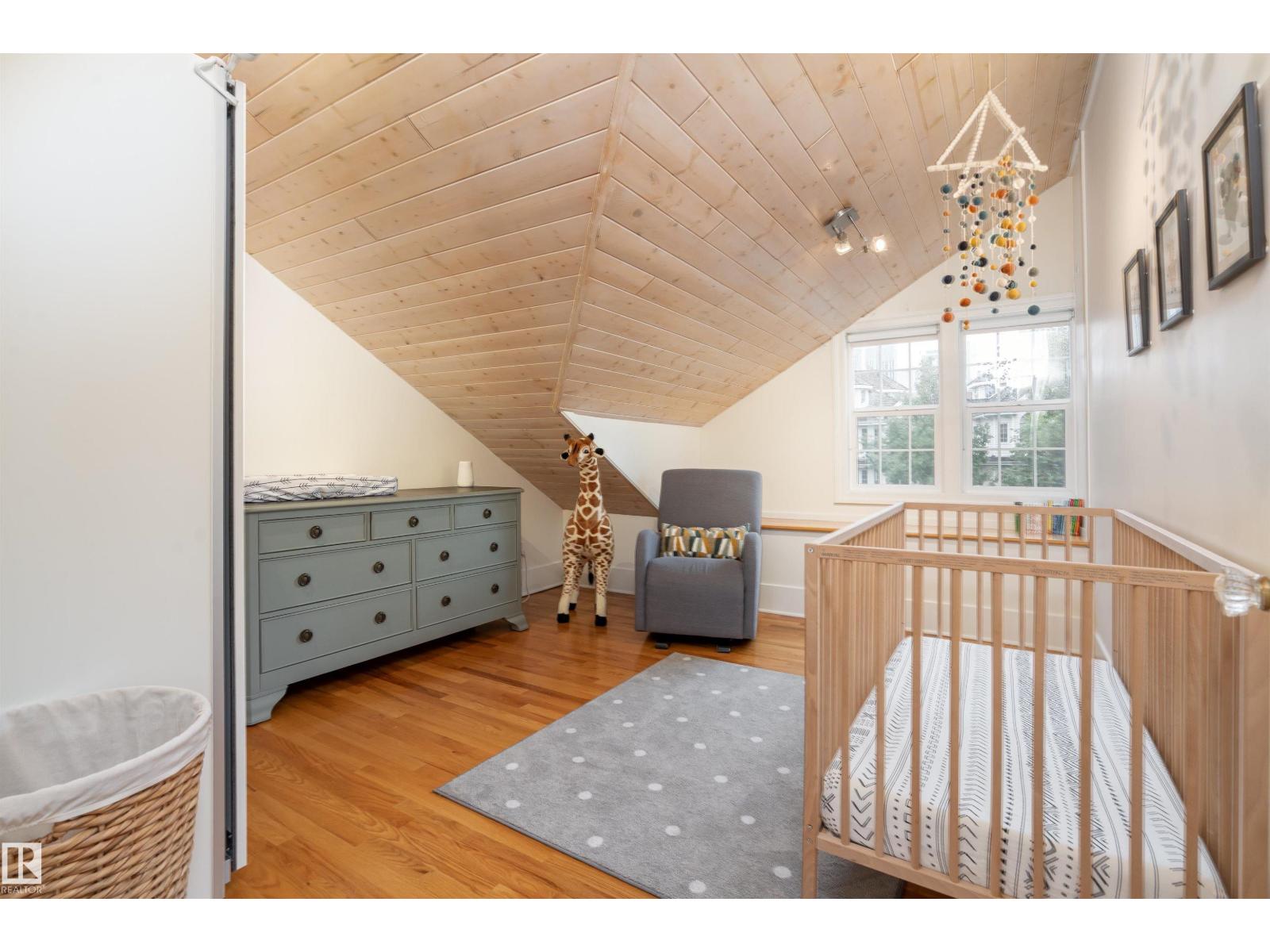 10015 97 AV NW, Edmonton