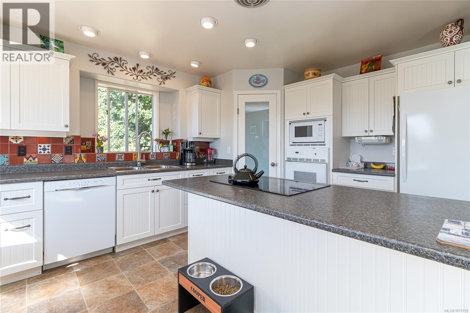 2074 Ludlow Rd, Sooke