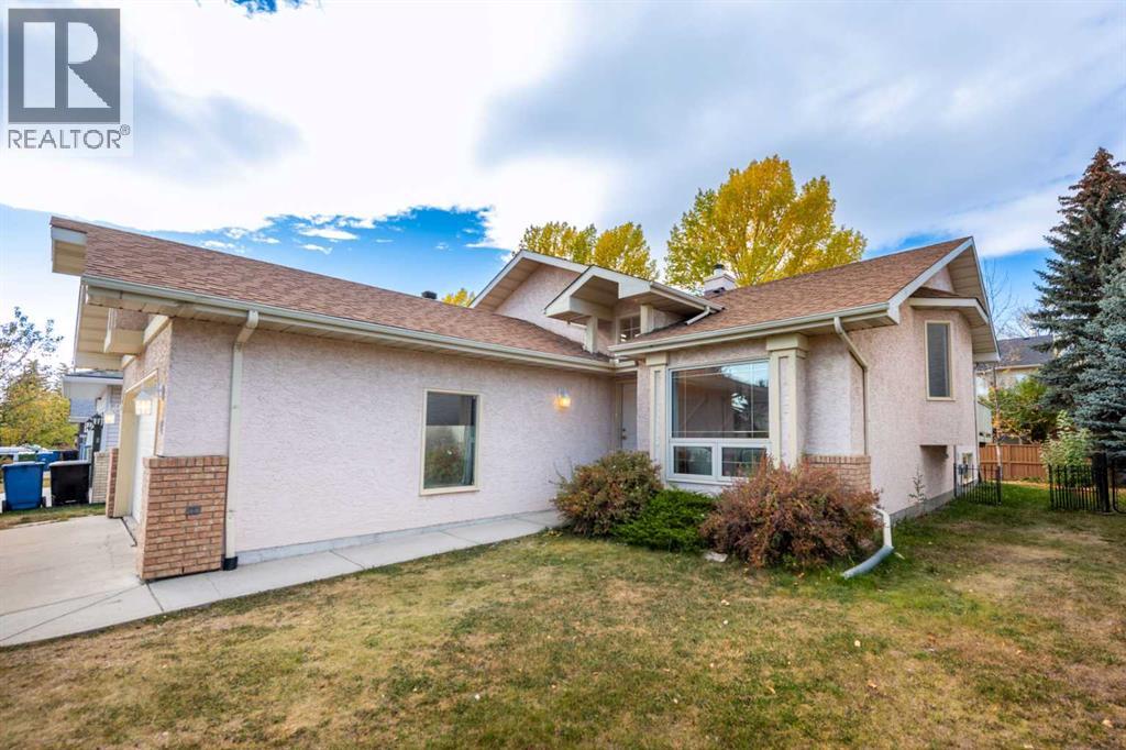 Single Family House Bi-level for Sale in  Hawkstone Drive NW Hawkwood Calgary 