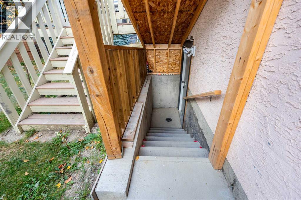 Single Family House Bi-level for Sale in  Hawkstone Drive NW Hawkwood Calgary 