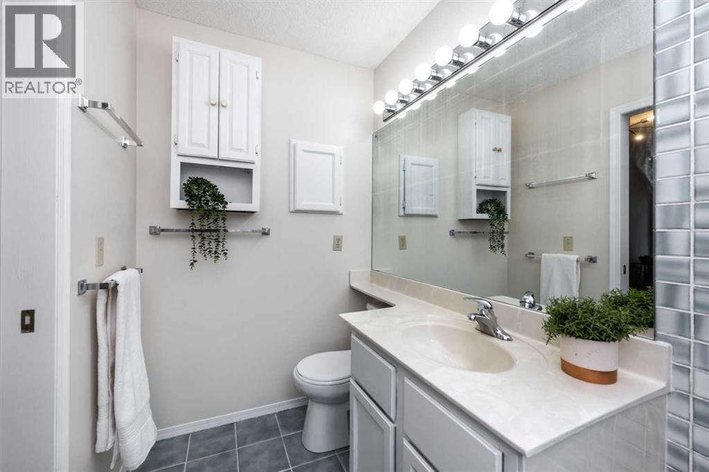 Single Family House Bi-level for Sale in  Hawkstone Drive NW Hawkwood Calgary 