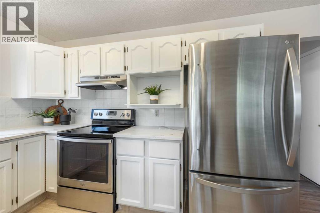 Single Family House Bi-level for Sale in  Hawkstone Drive NW Hawkwood Calgary 