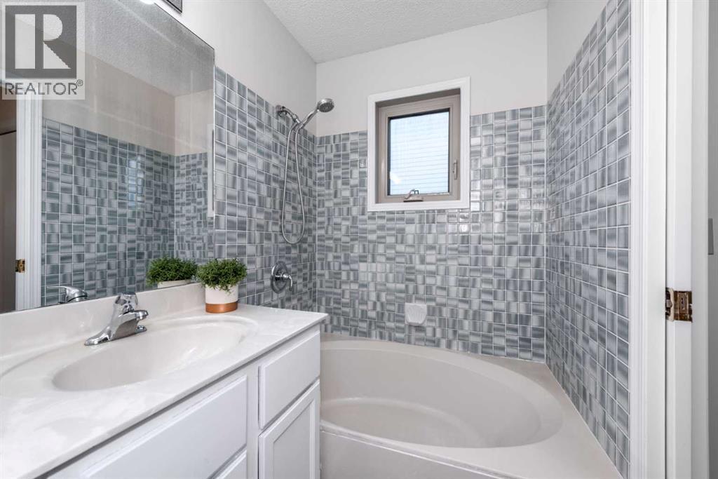 Single Family House Bi-level for Sale in  Hawkstone Drive NW Hawkwood Calgary 