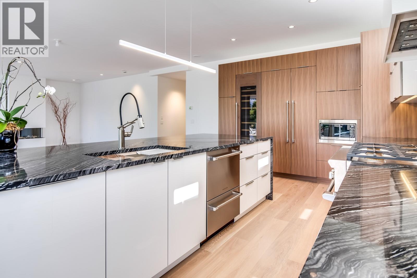 201 2630 Bath Street, Kelowna