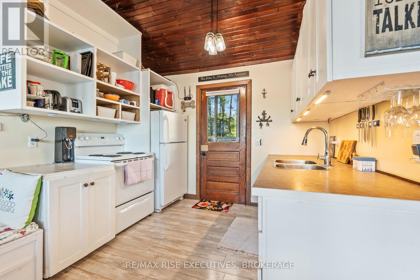 465K LYNDHURST ROAD - 17
