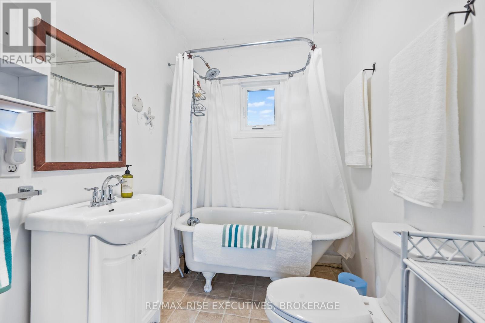 465K LYNDHURST ROAD - 20