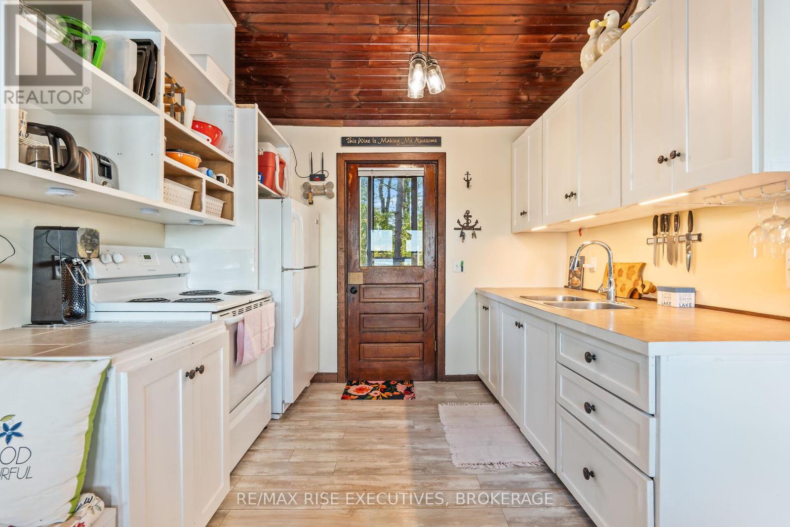 465K LYNDHURST ROAD - 6