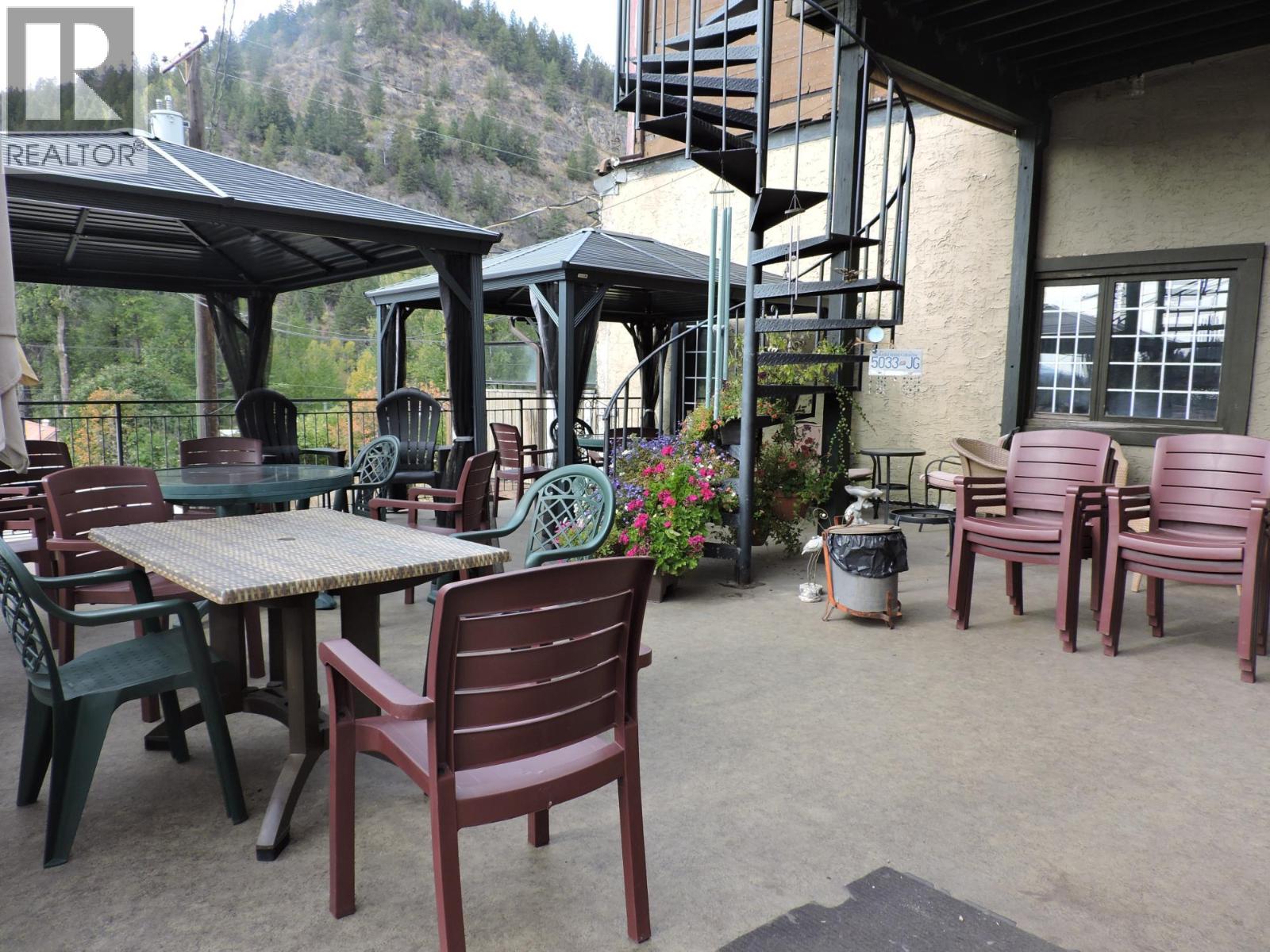 325 Copper Avenue S, Greenwood