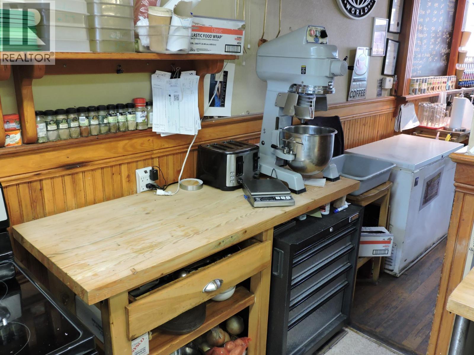 325 Copper Avenue S, Greenwood