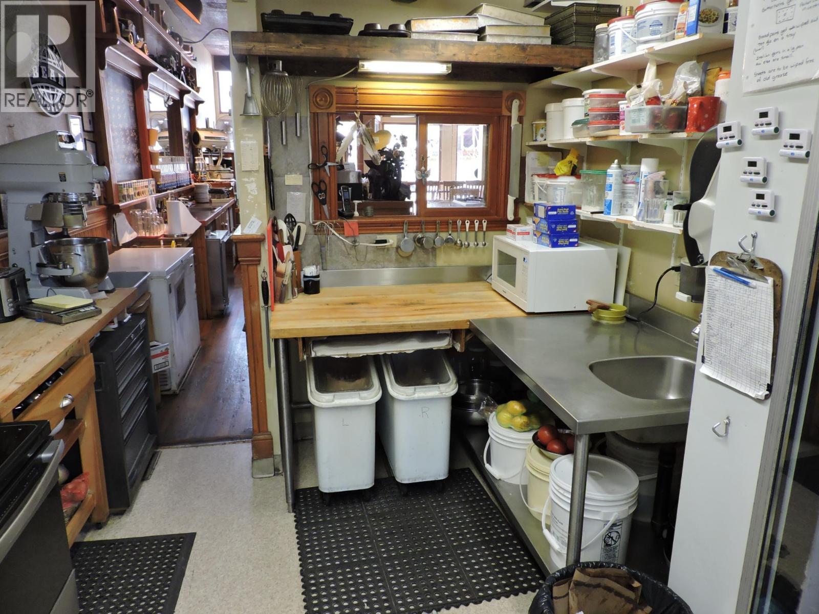 325 Copper Avenue S, Greenwood