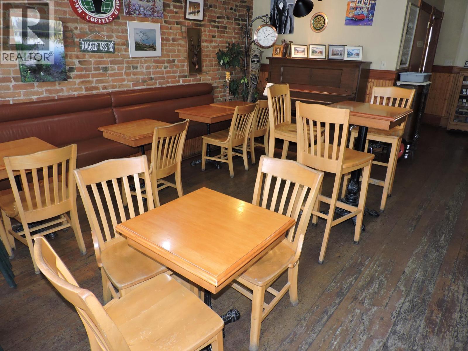 325 Copper Avenue S, Greenwood