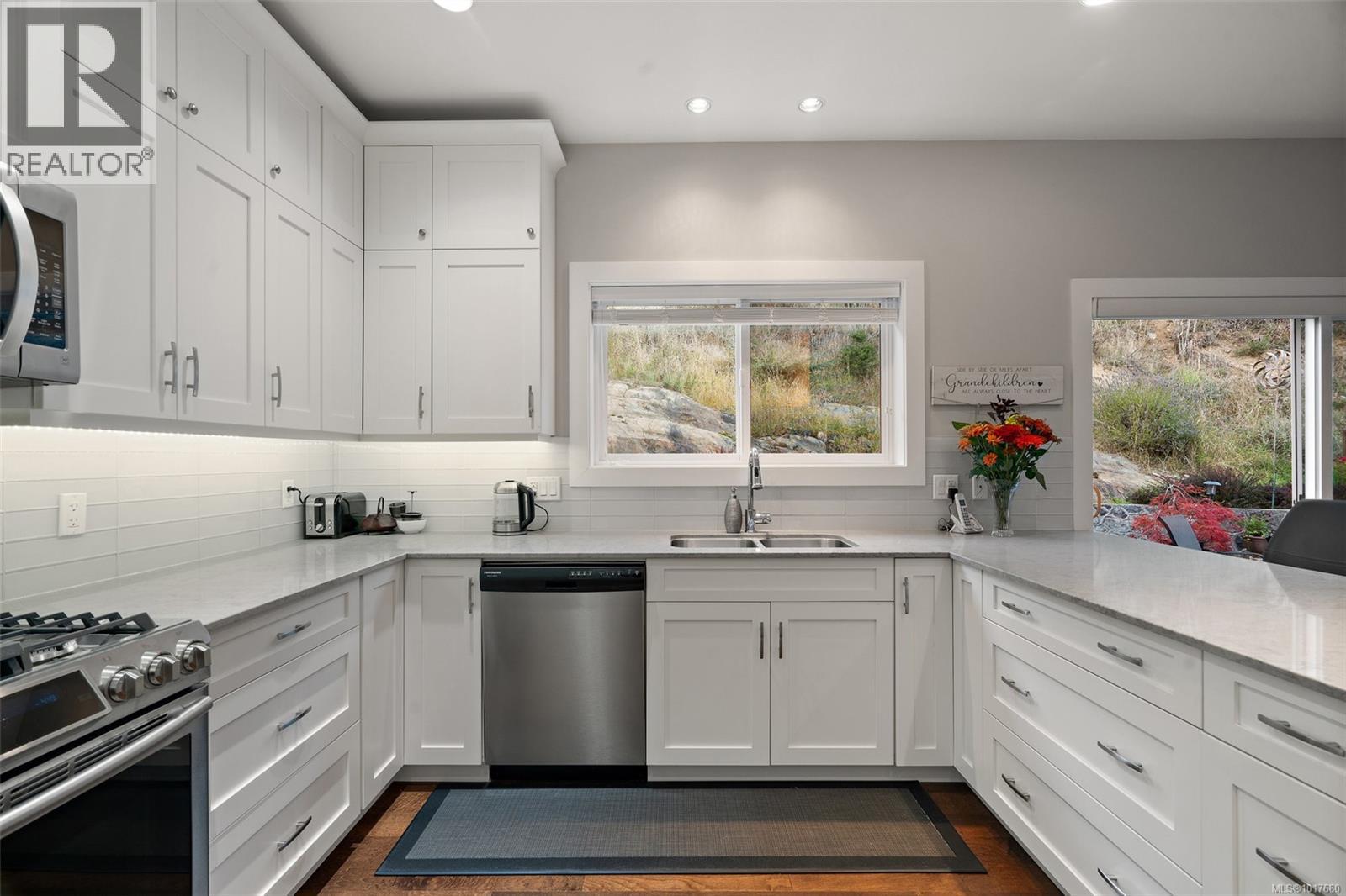  3416 Resolution Way, Colwood