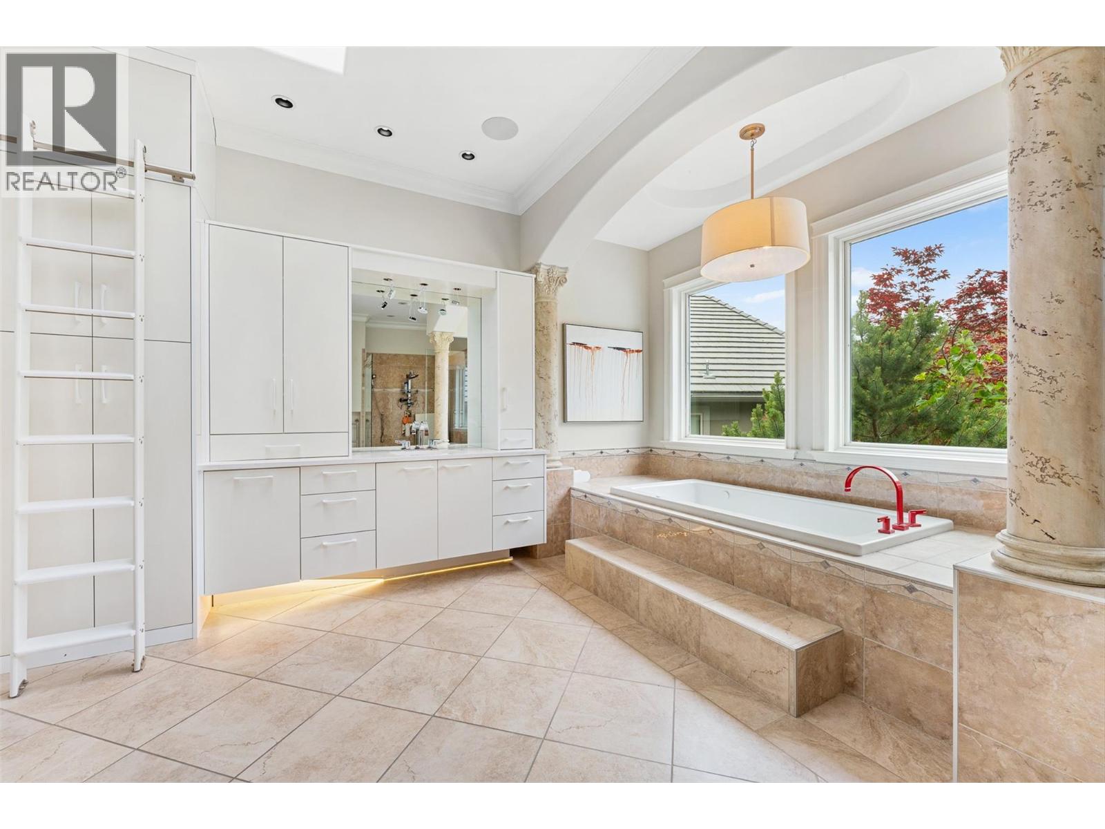  2543 Lucinde Road, West Kelowna