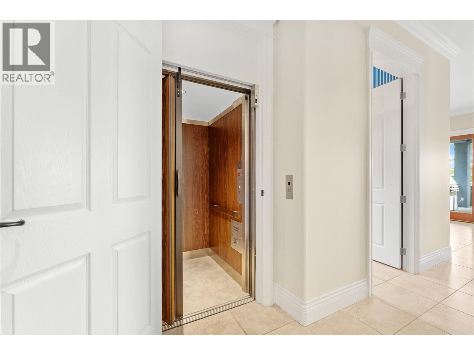  2543 Lucinde Road, West Kelowna