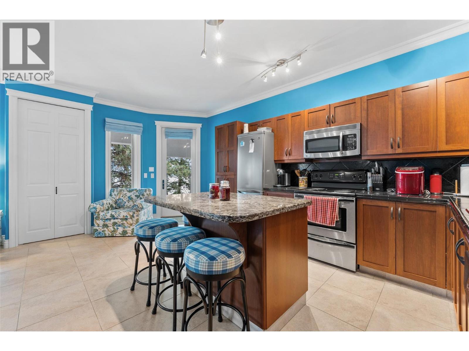  2543 Lucinde Road, West Kelowna
