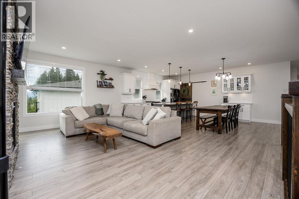  20 15th Avenue Southeast, Salmon Arm