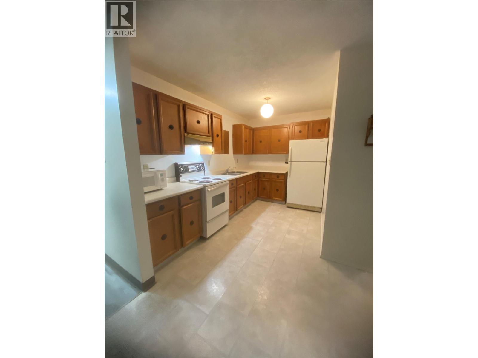  716 3RD Avenue, Keremeos