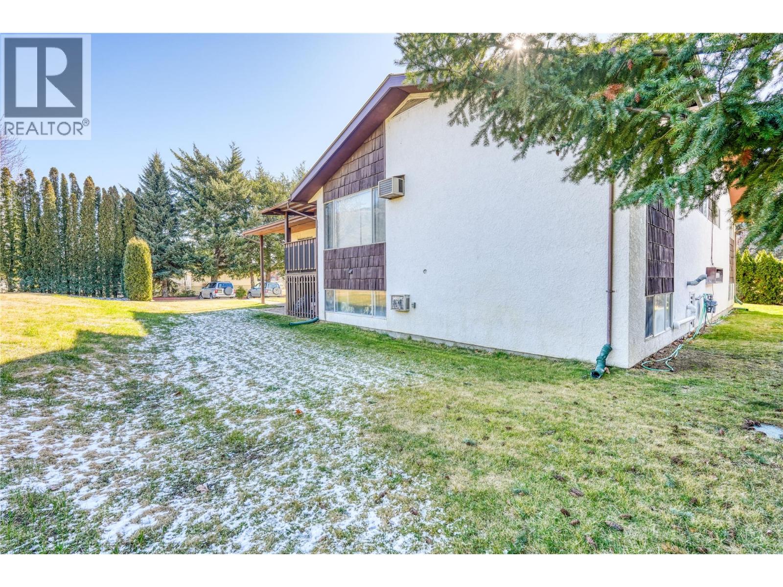  716 3RD Avenue, Keremeos