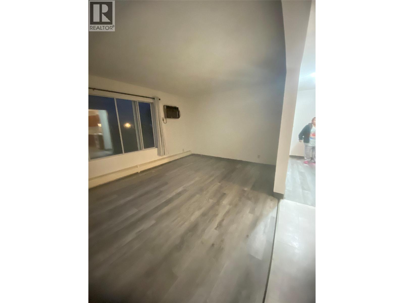  716 3RD Avenue, Keremeos