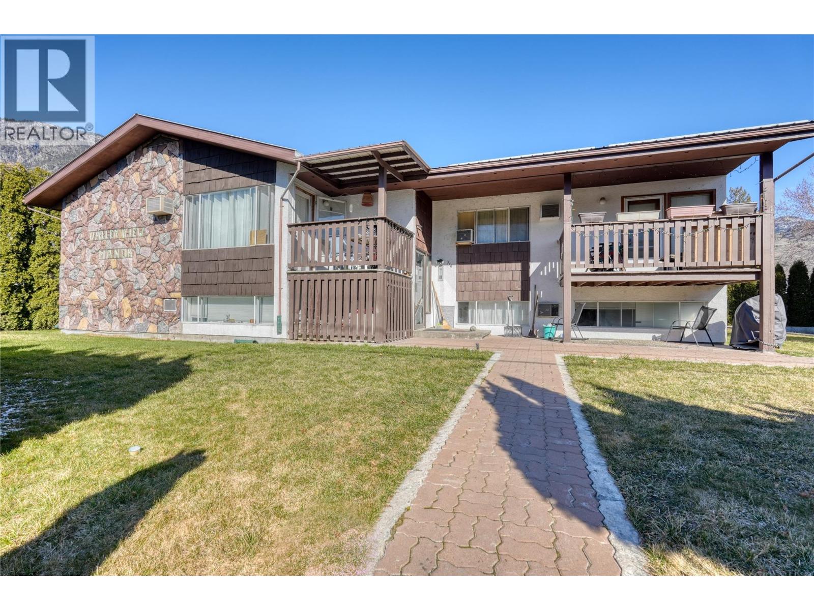  716 3RD Avenue, Keremeos