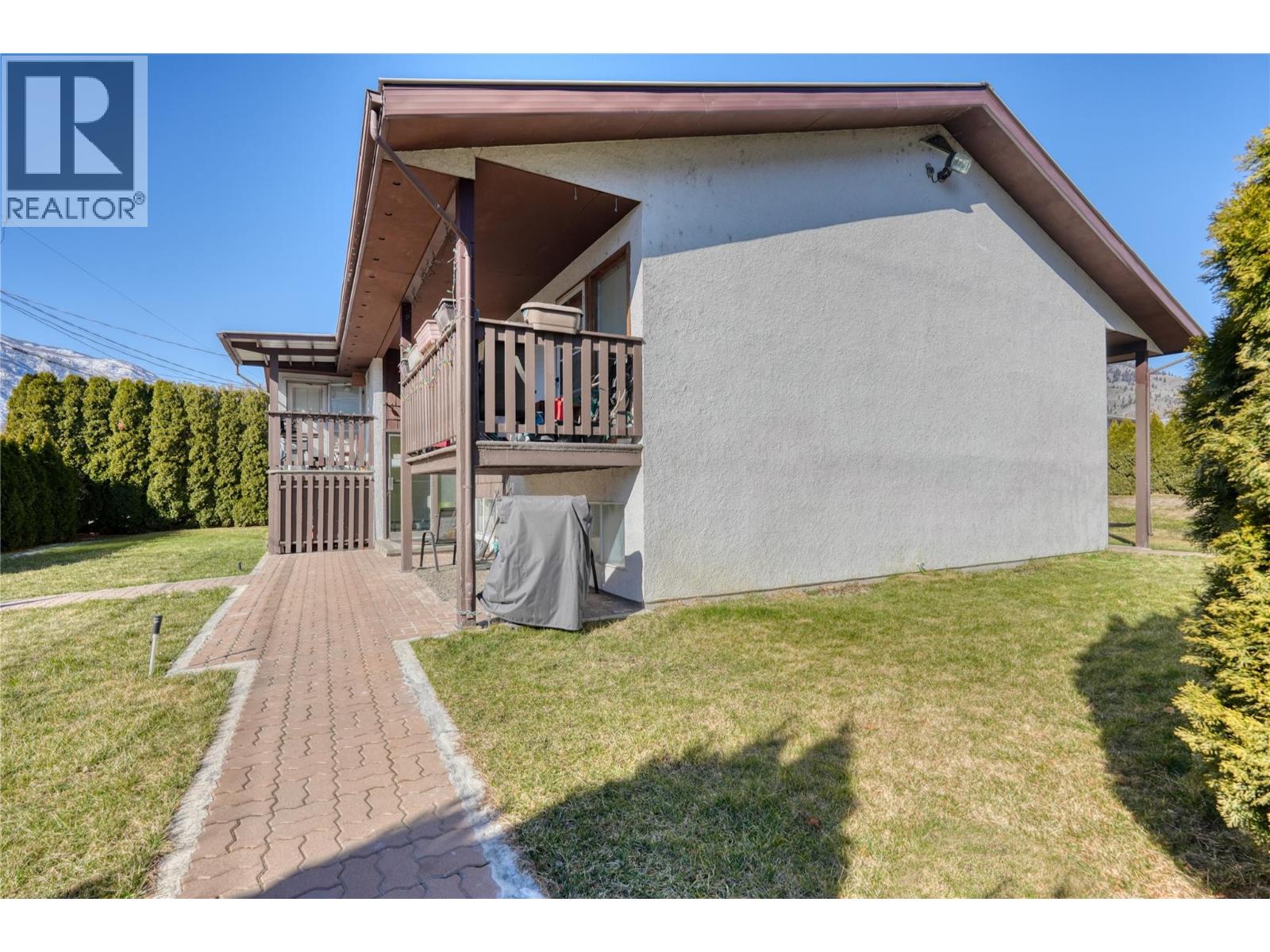  716 3RD Avenue, Keremeos