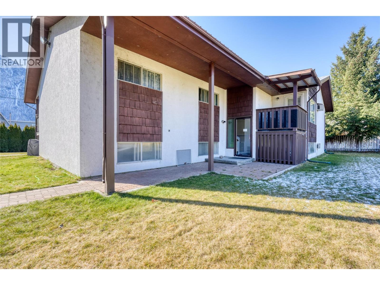  716 3RD Avenue, Keremeos