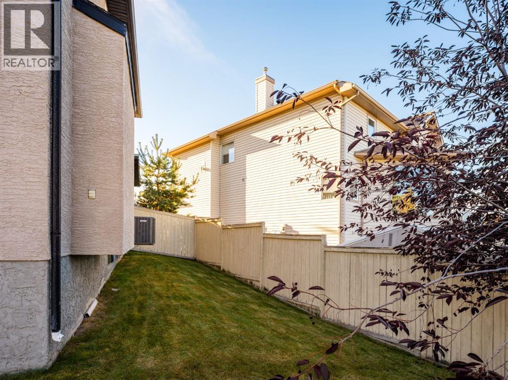 Single Family House for Sale in  Simcoe Crescent SW Signal Hill Calgary 