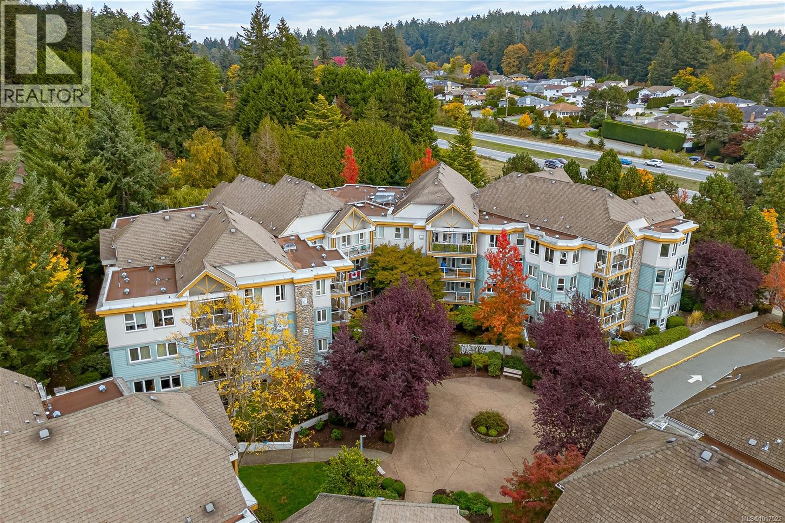 211 490 Marsett Place, Saanich