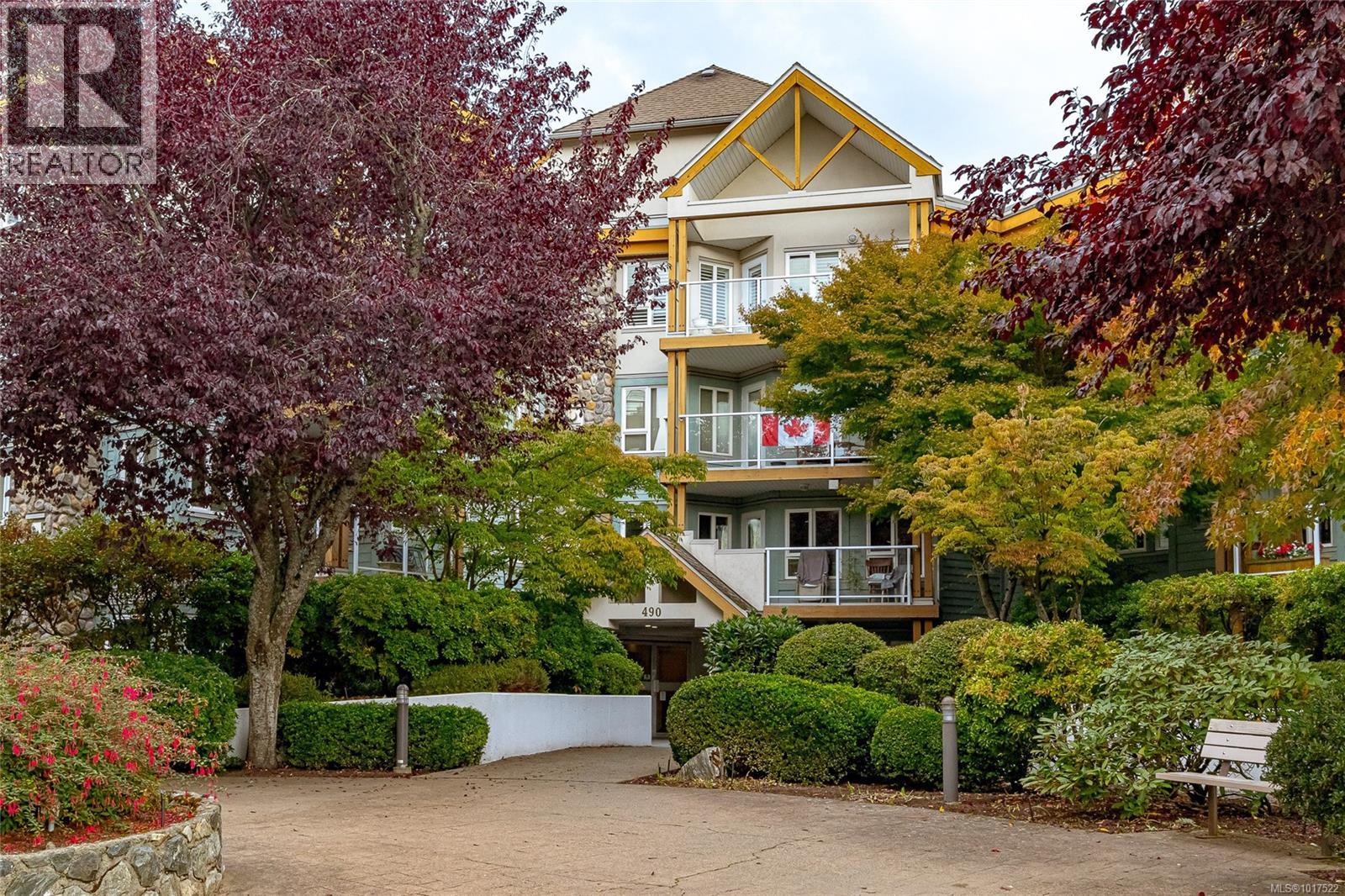 211 490 Marsett Place, Saanich