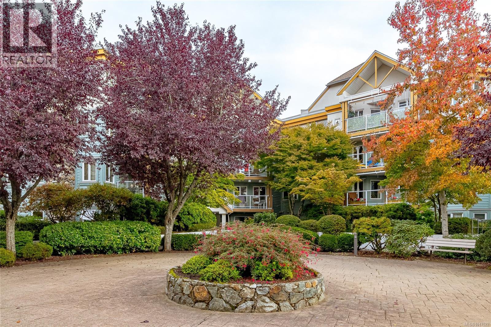 211 490 Marsett Place, Saanich