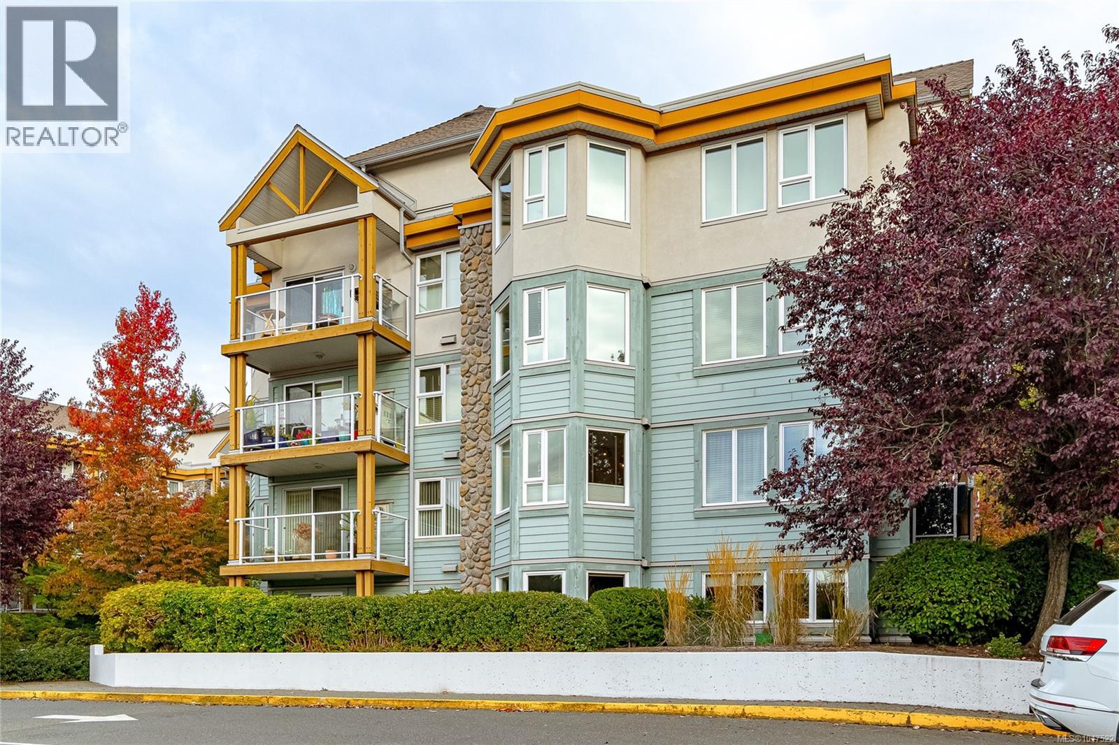 211 490 Marsett Place, Saanich